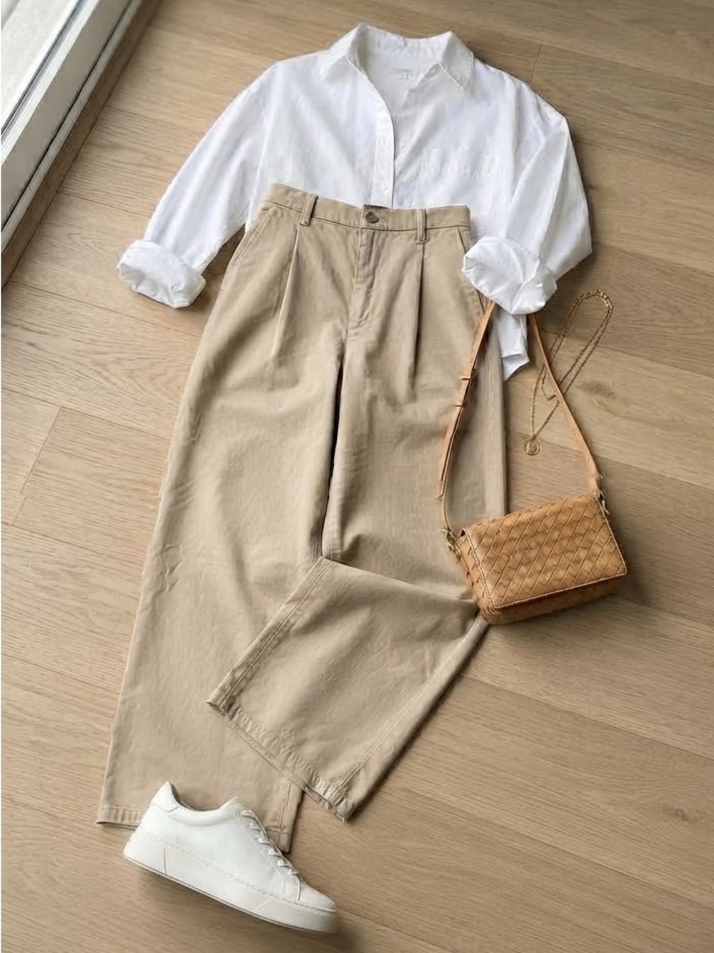 Uniqlo High Waisted Pleated Wide Leg Pants Khaki Beige Size S
